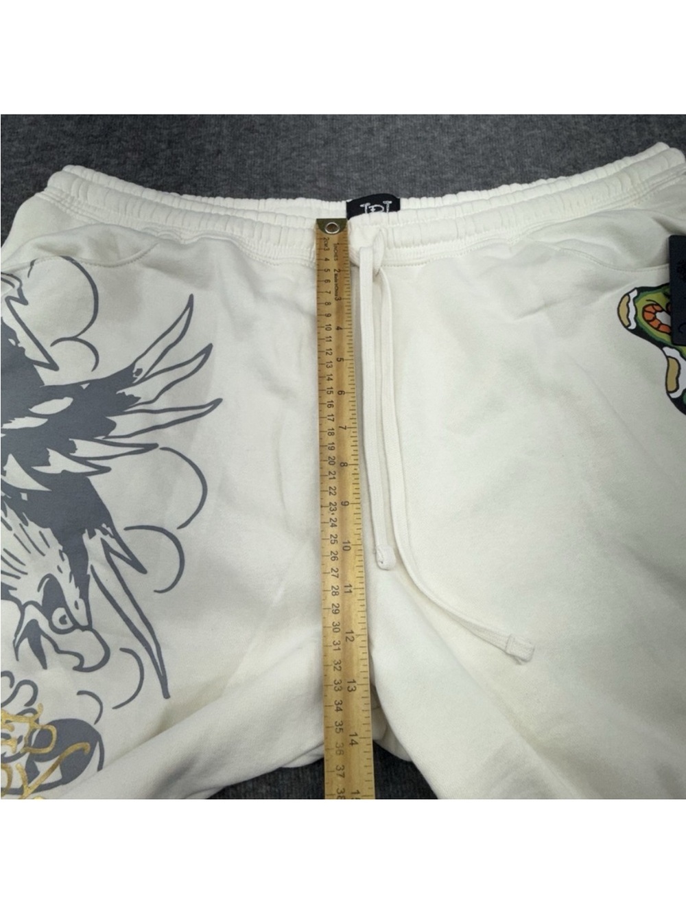 Ed Hardy Cream Graphic Men’s Shorts with Dragon and Eagle Prints - Picture 7 of 7